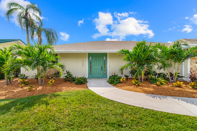 9308 SE Island Pl in Tequesta, FL - Building Photo - Building Photo