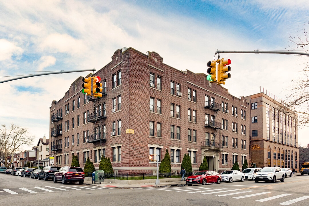Commodore in Brooklyn, NY - Foto de edificio