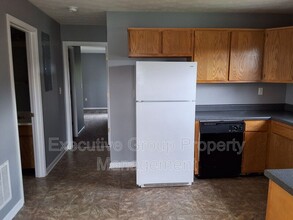 110 Hurstfield Dr in Radcliff, KY - Building Photo - Building Photo