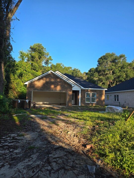 4805 Springhill Rd in Savannah, GA - Building Photo