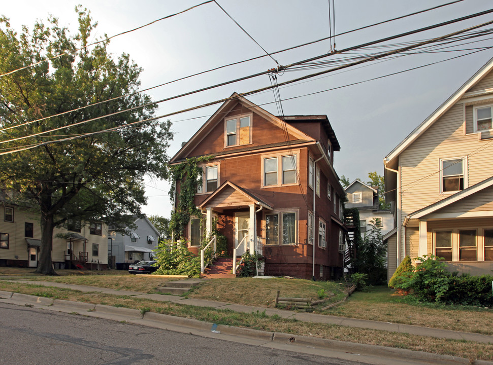 724 Excelsior Ave in Akron, OH - Building Photo