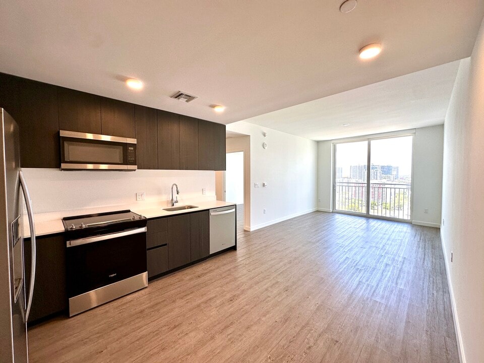 114 NE 22nd St, Unit A72 in Miami, FL - Building Photo