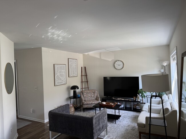 233 Fairfield Ave, Unit 233 Fairfield ave apt 2 in Stamford, CT - Building Photo - Building Photo