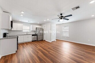 8617 Clarington St in Houston, TX - Building Photo - Building Photo