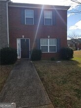 7712 Autry Cir in Douglasville, GA - Foto de edificio - Building Photo