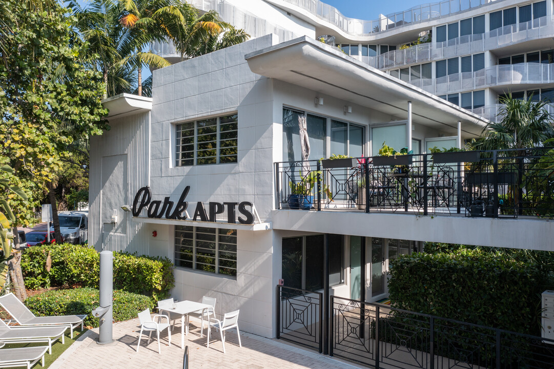 Park Apartments in Miami Beach, FL - Building Photo