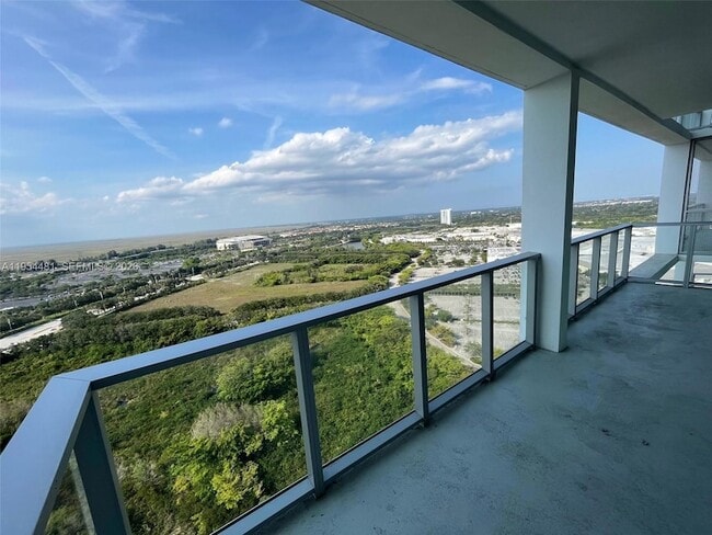 2000 Metropica Wy, Unit 2511 in Sunrise, FL - Building Photo - Building Photo