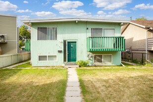 6127 Bowness Rd NW in Calgary, AB - Building Photo