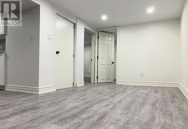 12 Villa Rd in Toronto, ON - Building Photo - Building Photo