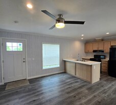 509 Elmwood Ln in Columbus, MI - Building Photo