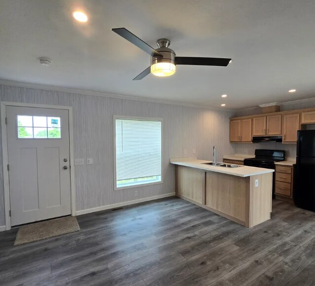 509 Elmwood Ln in Columbus, MI - Foto de edificio