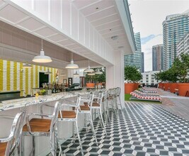 1300 S Miami Ave, Unit 3802 in Miami, FL - Foto de edificio - Building Photo