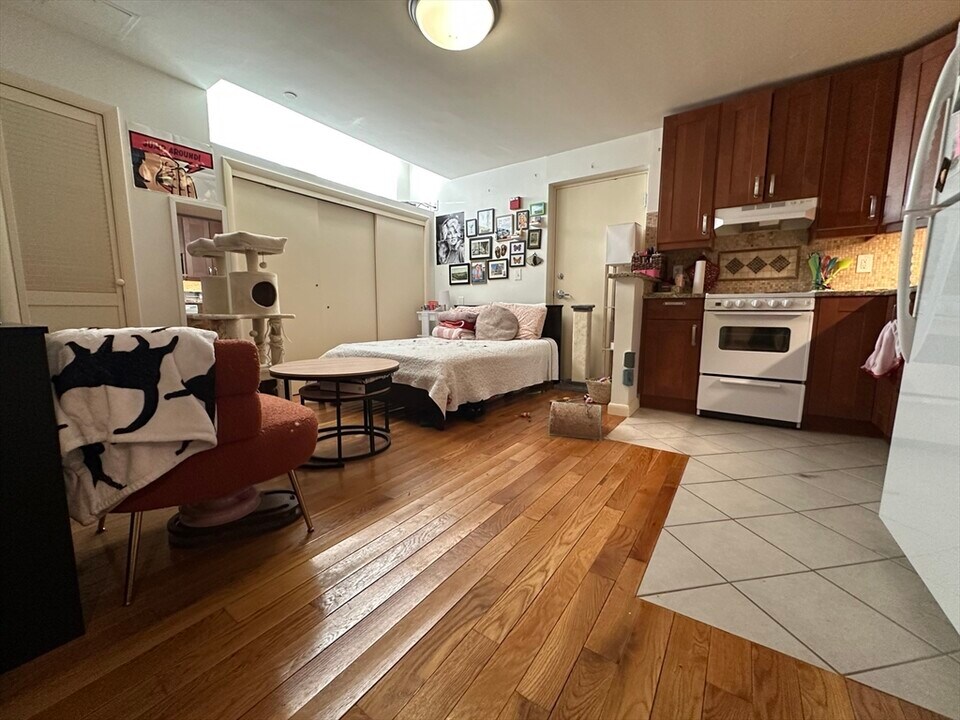 29 Peterborough St in Boston, MA - Building Photo