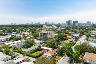 Dixiana Condominiums in Hollywood, FL - Building Photo - Building Photo