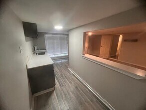 2107 W Oak St in Denton, TX - Building Photo - Building Photo