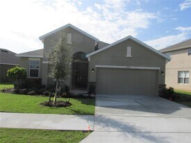 2404 Sabastian St in Mount Dora, FL - Building Photo