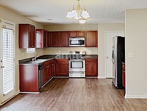 221 Millstone Dr in Hampton, GA - Building Photo - Building Photo