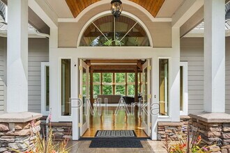 19703 SE 128th Way in Issaquah, WA - Building Photo - Building Photo