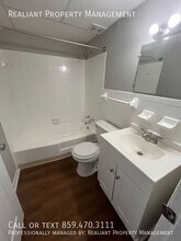 208 Lakeshore Dr in Lexington, KY - Building Photo - Building Photo