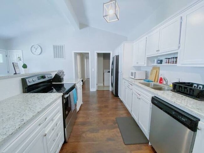 12005 Greenleaf Dr SE in Huntsville, AL - Building Photo - Building Photo