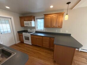 28 Olney St, Unit #1 in Watertown, MA - Building Photo - Building Photo