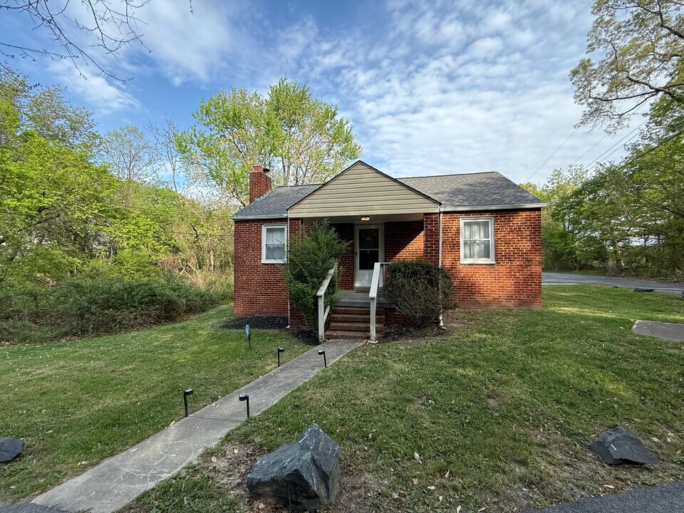 4519 Old Branch Ave in Temple Hills, MD - Building Photo
