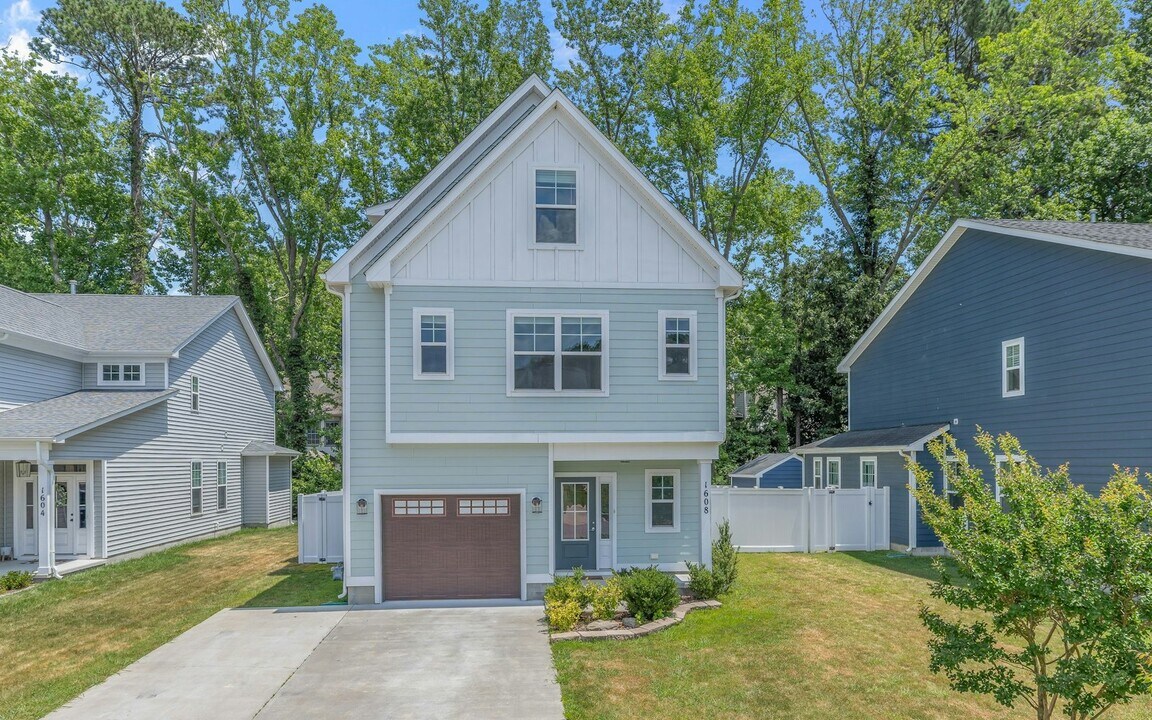 1608 Carma Ct in Virginia Beach, VA - Building Photo