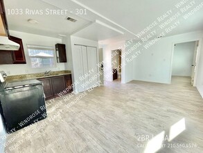 1033 Rivas St in San Antonio, TX - Building Photo - Building Photo