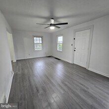 21676 N Essex Dr in Lexington Park, MD - Foto de edificio - Building Photo