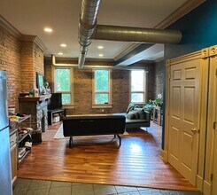 1714-2 Sarah St, Unit Apt. 2 in Pittsburgh, PA - Foto de edificio - Building Photo