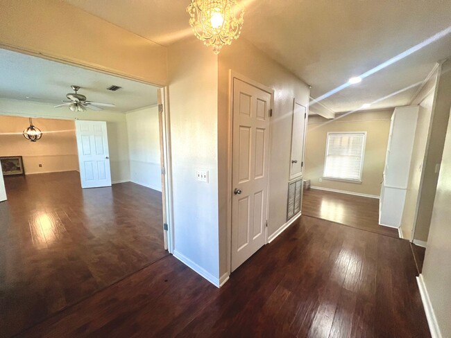 107 Hampton Ave in Troy, AL - Building Photo - Building Photo
