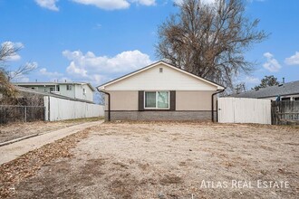 1149 N Akron St in Aurora, CO - Building Photo - Building Photo