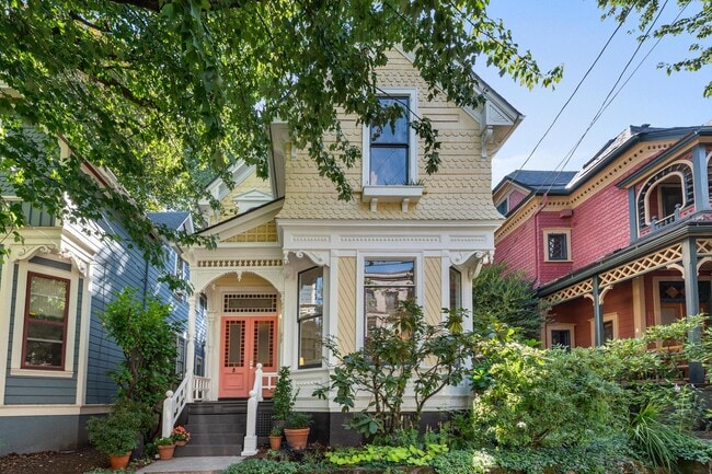 property at 1720 NW Hoyt St