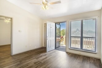 1000 Rambling Oaks Dr in Norman, OK - Building Photo - Building Photo