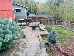 5416 31st Ave SW in Seattle, WA - Foto de edificio - Building Photo