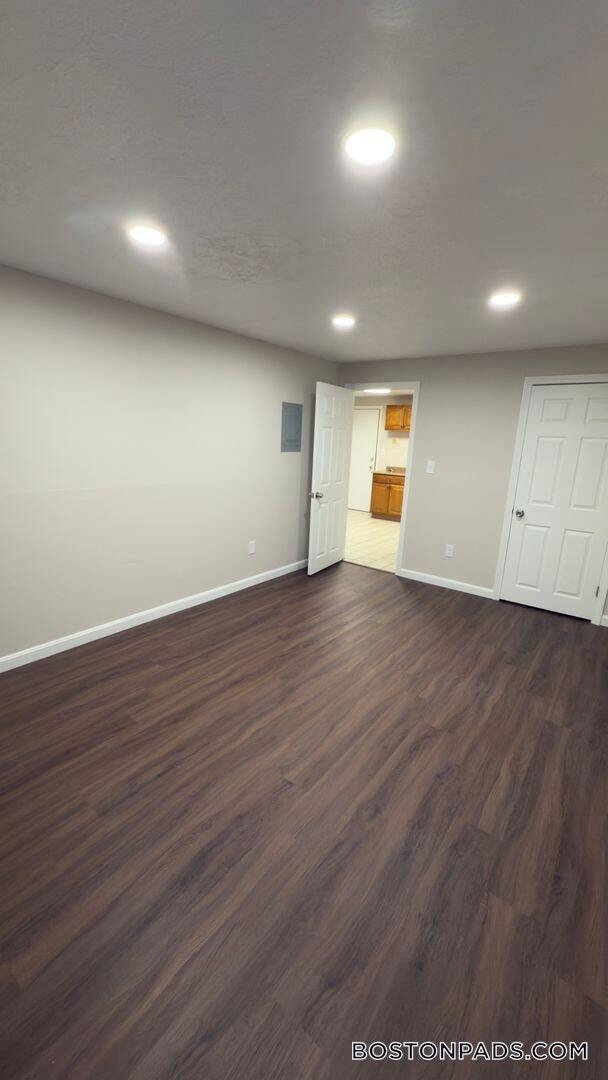 27 Ridgewood Ln, Unit 4 in Gardner, MA - Foto de edificio - Building Photo