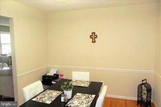 2305 McGregor Ct in Vienna, VA - Building Photo - Building Photo