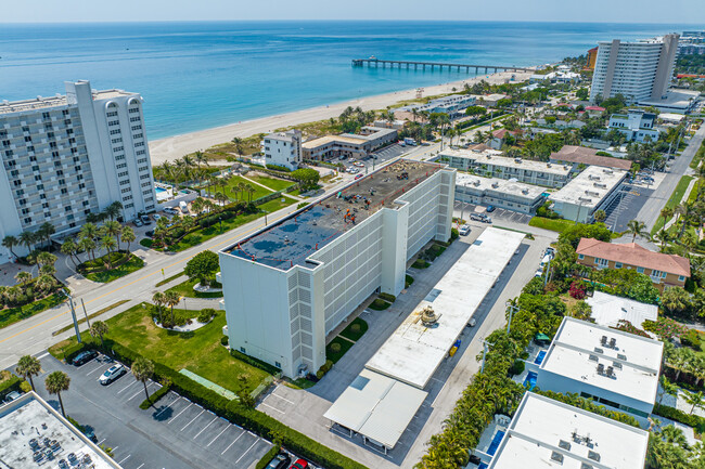 Boca Reefs Condominiums in Boca Raton, FL - Building Photo - Building Photo