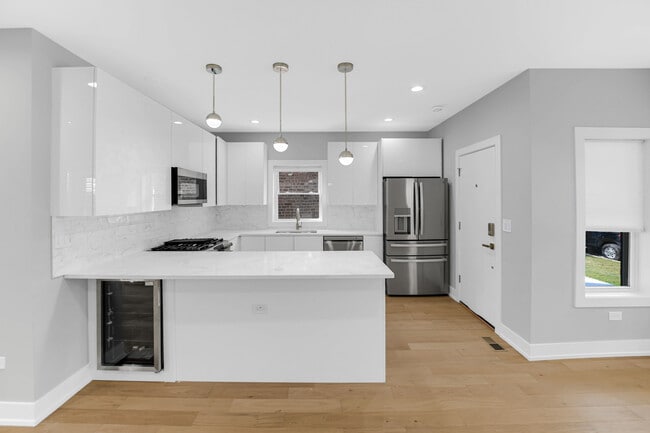 4721 W Warwick Ave in Chicago, IL - Building Photo - Building Photo