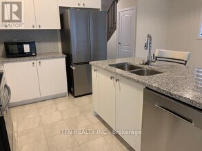 406 Eastbridge Ave in Welland, ON - Building Photo - Building Photo