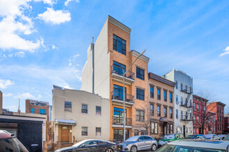 206 Kent St in Brooklyn, NY - Building Photo - Building Photo