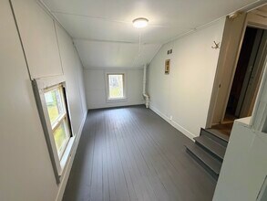 142 State St, Unit 142 State St Apt 4 in Batavia, NY - Building Photo - Building Photo