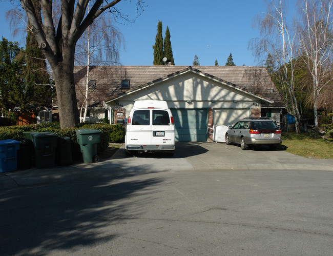 4145-4147 Byron St in Palo Alto, CA - Foto de edificio - Building Photo