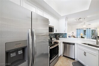 757 Wiggins Lake Dr in Naples, FL - Building Photo - Building Photo