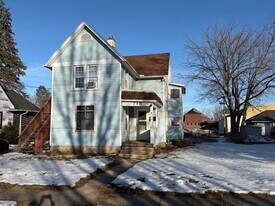 718 Yuba St in Janesville, WI - Building Photo