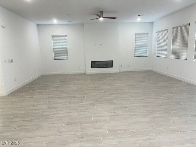 350 Tigullio Ave in Henderson, NV - Building Photo - Building Photo