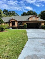 3007 Forest Club Dr in Plant City, FL - Building Photo