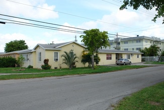 795 NE 128th St in Miami, FL - Building Photo - Building Photo