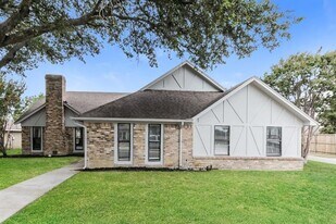 1421 Pine Hill Dr in Garland, TX - Building Photo