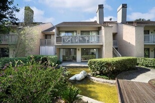 10561 Lakeside Dr S in Garden Grove, CA - Building Photo